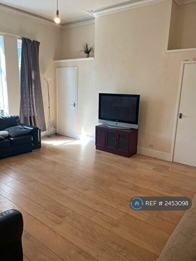 1 Bedroom Flat To Rent In Hazelwood, Manchester, M8