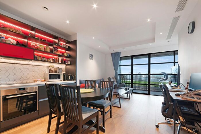 1 Bedroom Flat For Sale In Bridgewater House, Lookout Lane, E14