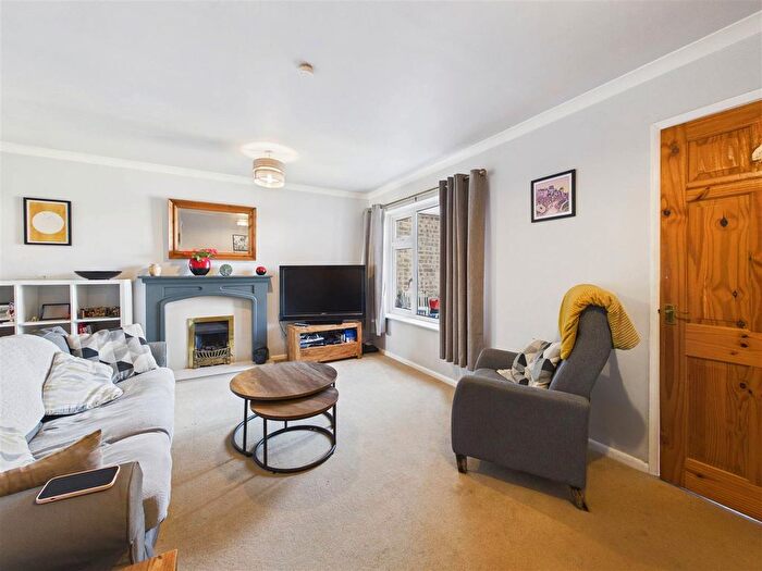 3 Bedroom Semi-detached House For Sale In Cartmel Close, Dronfield, S18