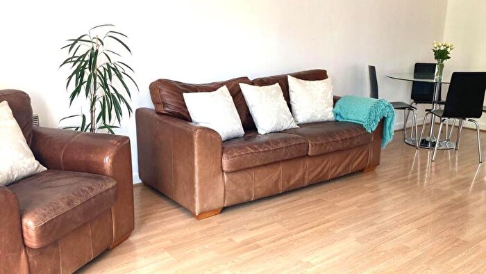 1 Bedroom Flat For Sale In High Road, Ilford, IG1