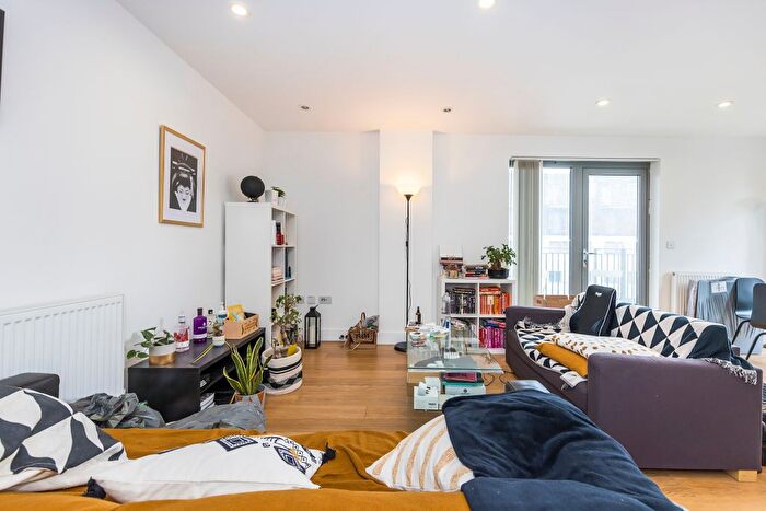 2 Bedroom Flat To Rent In Christian Street, London, E1