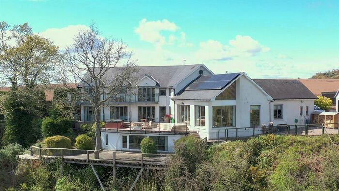 5 Bedroom Property For Sale In Stanley, Perth, PH1
