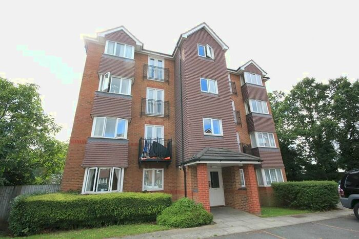 2 Bedroom Flat To Rent In Jemmett Close, Norbiton, Kingston Upon Thames, KT2