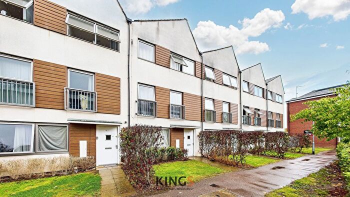 6 Bedroom Town House For Sale In Aviation Avenue, Hatfield, AL10