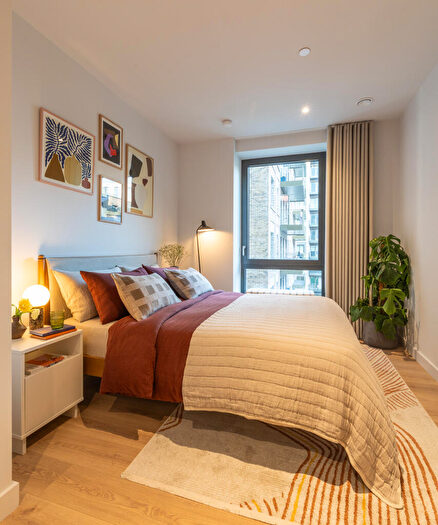 2 Bedroom Apartment To Rent In Aviator Drive, London, NW2