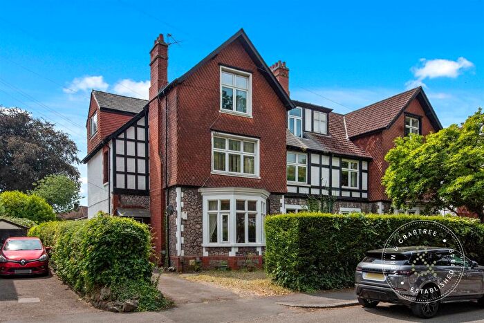 2 Bedroom Flat For Sale In Waungron Road, Llandaff, Cardiff, CF5
