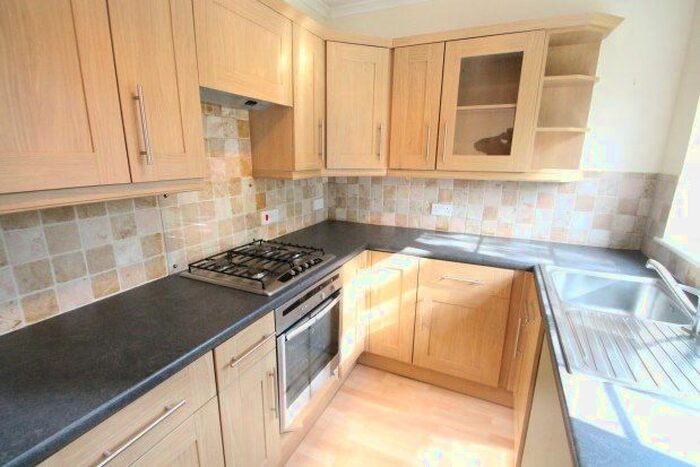2 Bedroom Maisonette To Rent In Magpie Hall Lane, Bromley, BR2