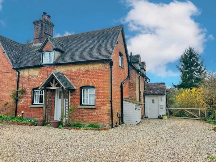 3 Bedroom Semi-Detached House For Sale In Oxford Road, Clifton Hampden, OX14