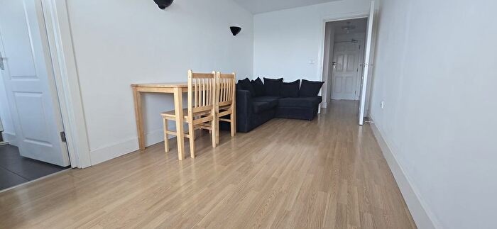 2 Bedroom Flat To Rent In High Street, Yiewsley, West Drayton, UB7