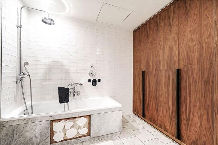 1 Bedroom Flat To Rent In Ambassador Building, New Union Square, London, SW8