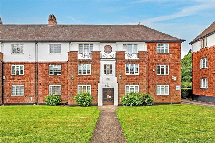 2 Bedroom Flat For Sale In Lyttelton Road, Hampstead Garden Suburb, London, N2