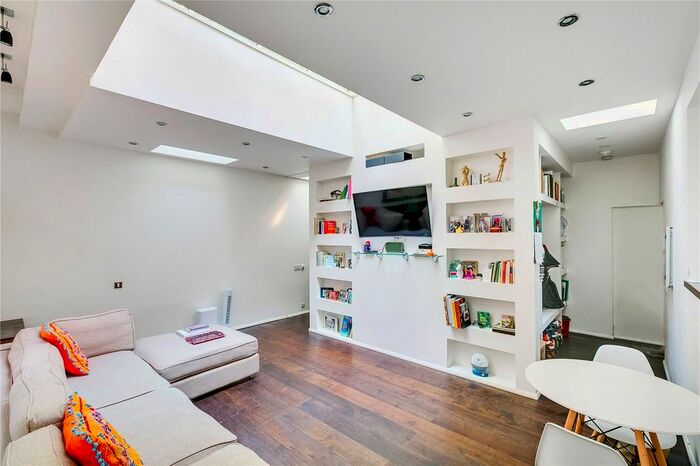 1 Bedroom Flat To Rent In Collingham Gardens, Earls Court, SW5