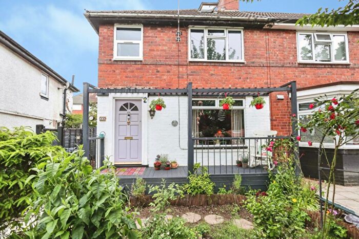 3 Bedroom End Of Terrace House For Sale In Alexander Road, Smethwick, West Midlands, B67