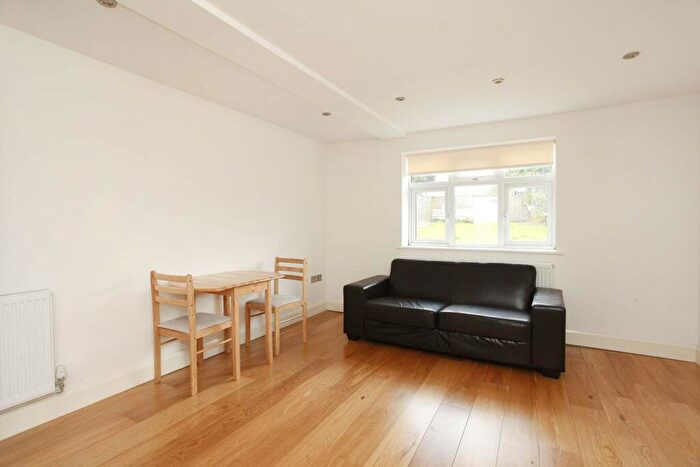 2 Bedroom Flat To Rent In Vivian Avenue, Hendon, London, NW4