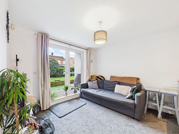 2 Bedroom Flat To Rent In Halfway Street, Sidcup, Kent, DA15