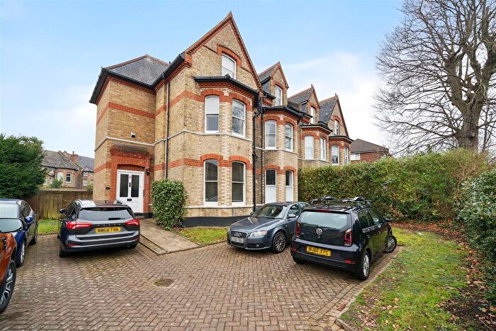 1 Bedroom Flat To Rent In Surbiton Hill Park, Surbiton, KT5