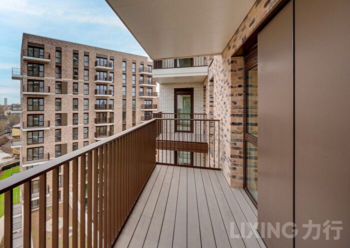 2 Bedroom Flat To Rent In Maple Mews, Bow, E3