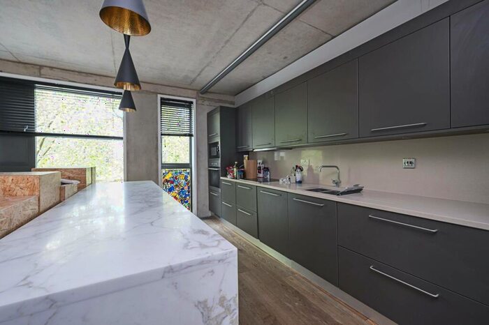 2 Bedroom Flat To Rent In Compton Street, Clerkenwell, London, EC1V