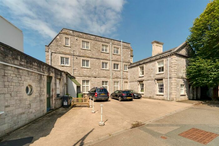 2 Bedroom Flat To Rent In The Square, Stonehouse, Plymouth, PL1