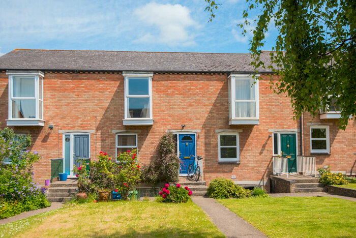 4 Bedroom Semi-Detached House To Rent In Bankside, Headington, OX3