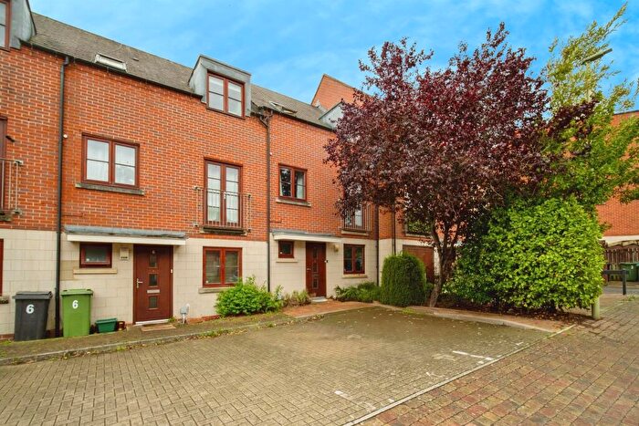 4 Bedroom Terraced House For Sale In Peggs Way, Basingstoke, RG24