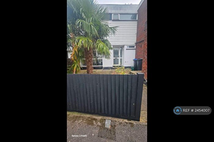 3 Bedroom Terraced House To Rent In Fosse Way, West Byfleet, KT14