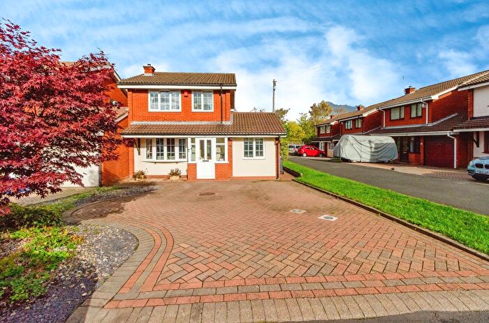 4 Bedroom Link Detached House For Sale In Whitworth Drive, West Bromwich, West Midlands, B71