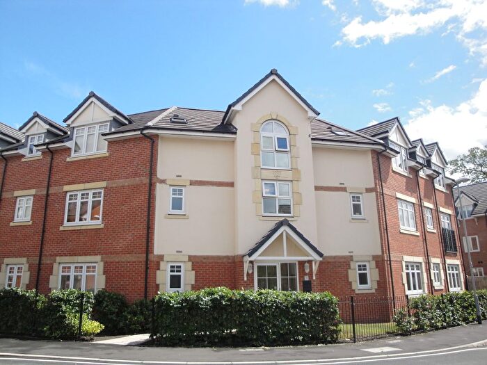 2 Bedroom Flat To Rent In Cedarwood Close, Manchester, M22