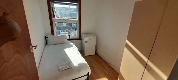 3 Bedroom Flat To Rent In High Road Leyton, Stratford, E15