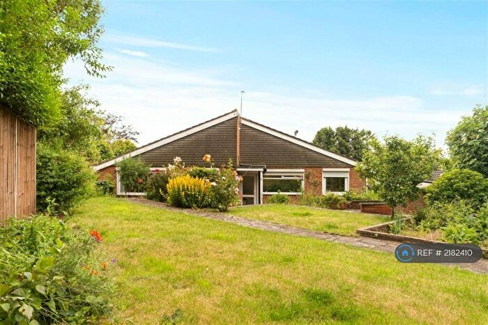3 Bedroom Bungalow To Rent In Moor Farm Gardens, Leeds, LS7