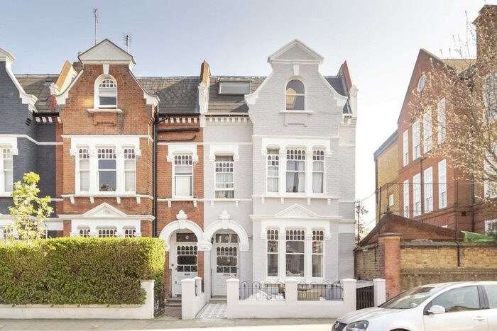 Studio To Rent In Addison Gardens, London, W14