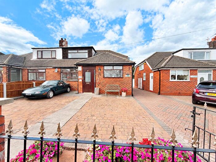3 Bedroom Semi Detached Bungalow For Sale In Broadway, Chadderton, Oldham, OL9