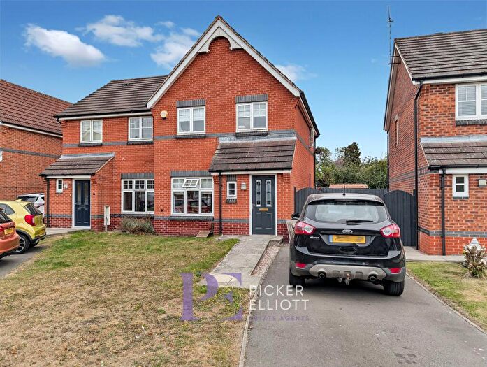 3 Bedroom Semi-Detached House For Sale In Whitworth Avenue, Hinckley, LE10