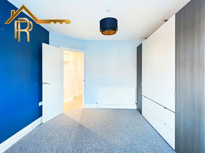 3 Bedroom Bungalow For Sale In Thorndon Avenue, West Horndon, CM13