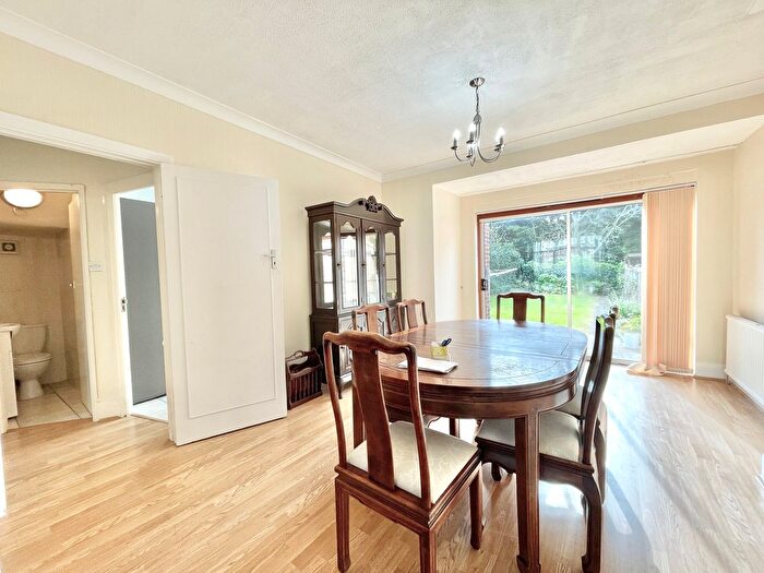 3 Bedroom Semi-Detached House To Rent In Cissbury Ring North, London, N12