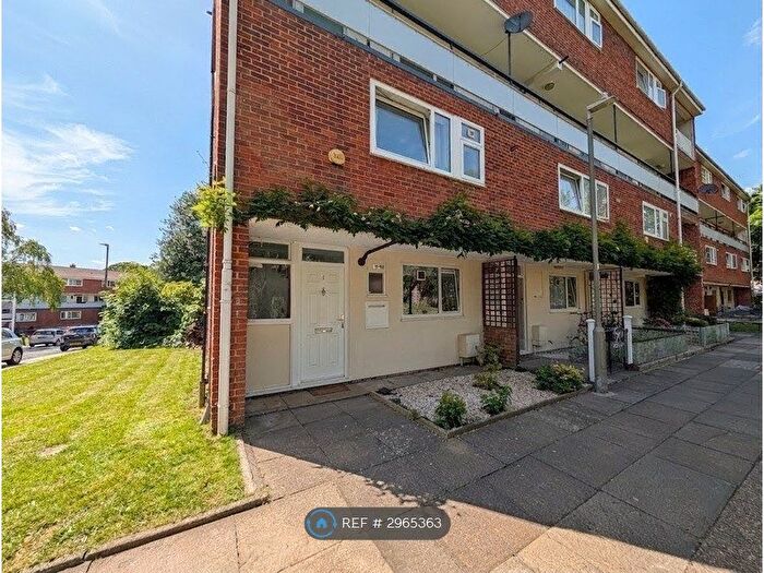 3 Bedroom Maisonette To Rent In Hascombe House, London, SW15