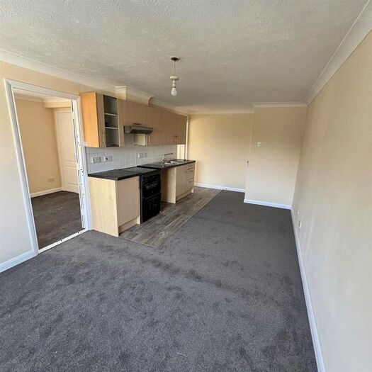 1 Bedroom Flat To Rent In Grange Hill, Chatham, ME5