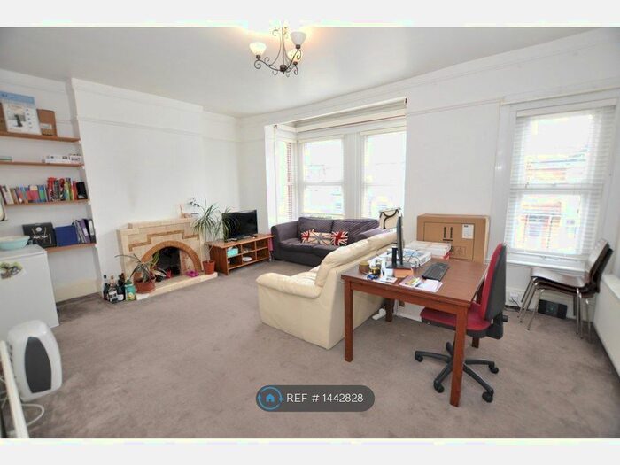 2 Bedroom Flat To Rent In Park Hall Road, London, N2
