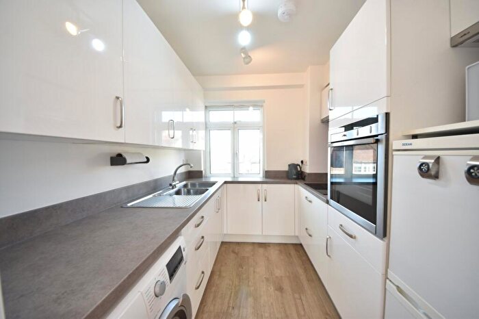 3 Bedroom Apartment To Rent In Burkes Road, Beaconsfield, HP9