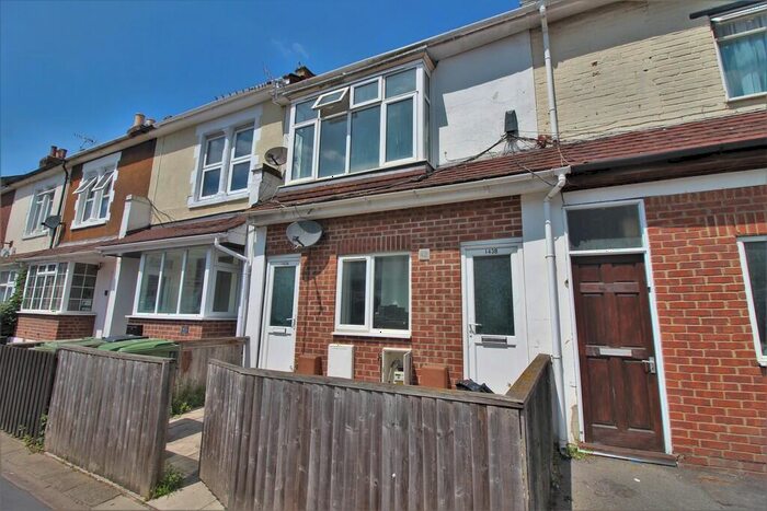 2 Bedroom Flat To Rent In New Road, Fratton, PO2