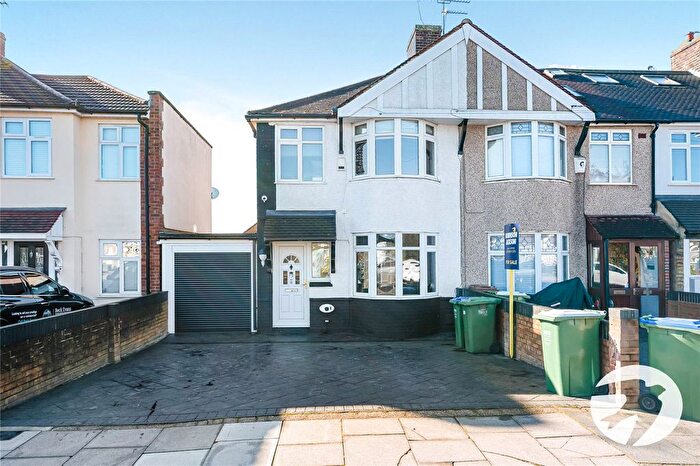 3 Bedroom Semi Detached House For Sale In Northumberland Avenue, South Welling, Kent, DA16