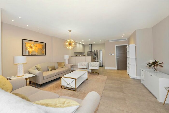 2 Bedroom Flat To Rent In Lyndhurst Road, Hampstead, NW3