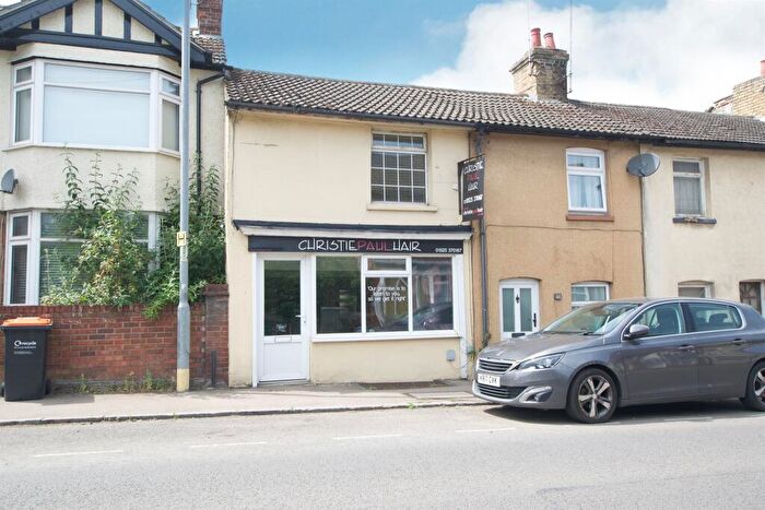 1 Bedroom Flat For Sale In Church Street, Leighton Buzzard, LU7