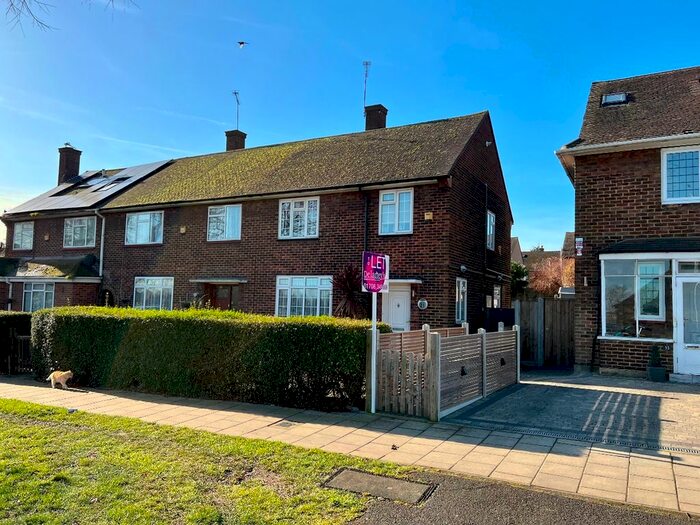 3 Bedroom Semi-Detached House To Rent In Gooshays Drive, Romford, RM3