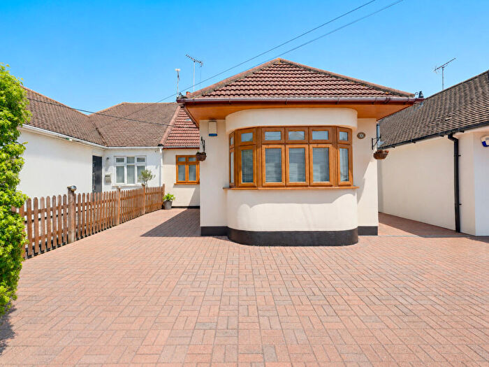 3 Bedroom Bungalow For Sale In Warwick Road, Rayleigh, SS6