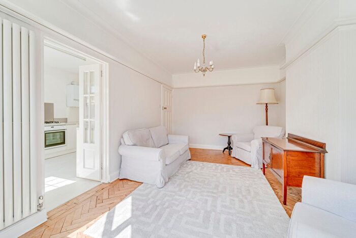 3 Bedroom Flat To Rent In Redington Rd, Hampstead, London, NW3