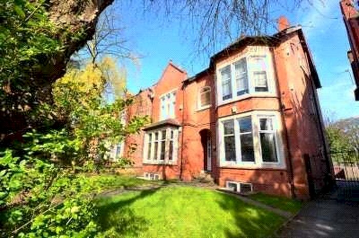 2 Bedroom Apartment To Rent In A Barlow Moor Road, Didsbury, M20