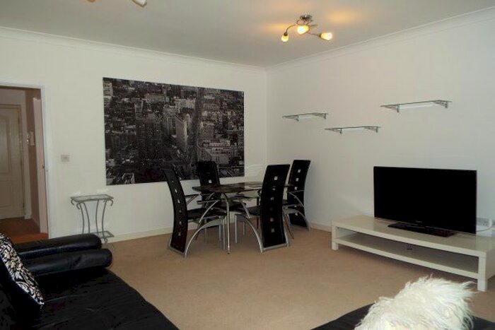 1 Bedroom Flat To Rent In Carlotta Way, Caerdydd, CF10