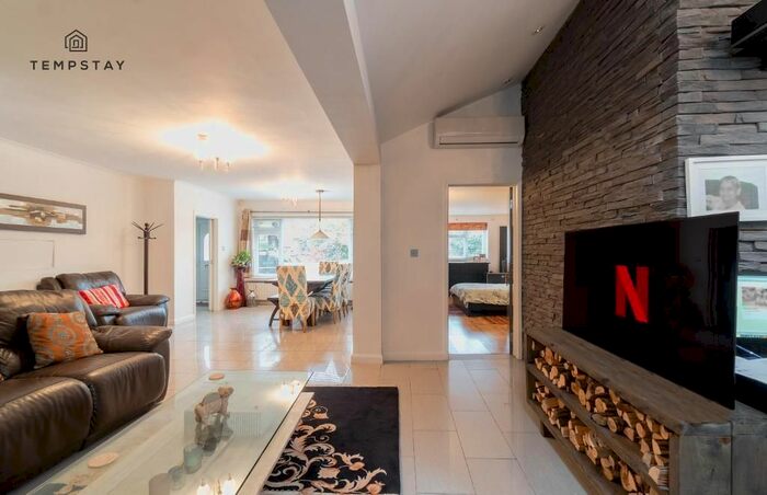 3 Bedroom Detached House To Rent In Dale Lodge Road, Suningdale SL5