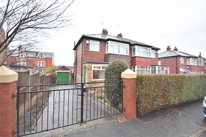 3 Bedroom Semi Detached House For Sale In William View, Leeds, West Yorkshire, LS15